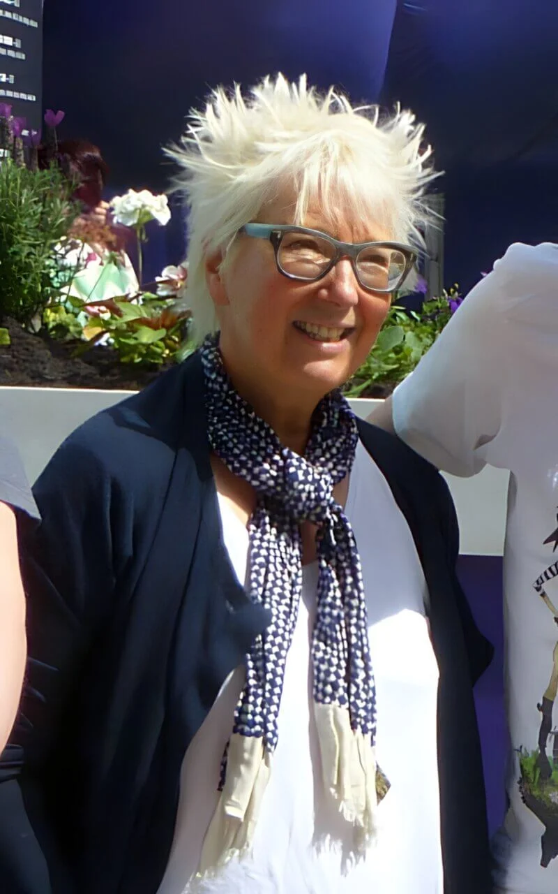 Jenny Eclair – First Woman to Win Perrier Award