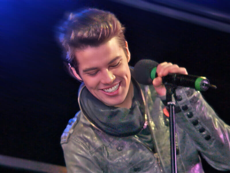 Photo Exclusive: Joe McElderry’s First Live Performance in Blackpool